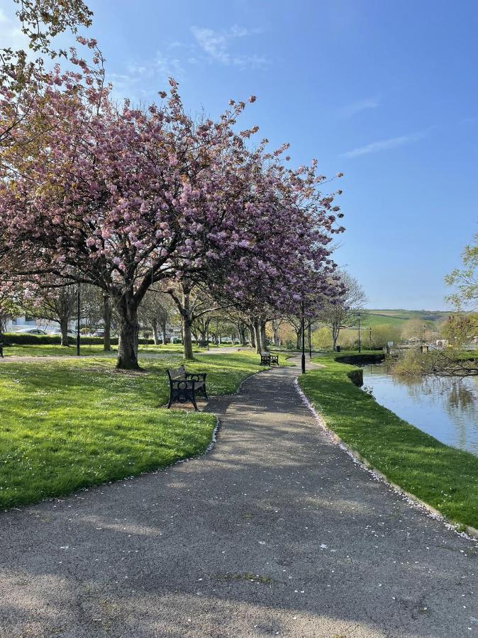 New Quay 2 Chatsworth Riverscape Apartments - Peaceful Apartment In Great Location With Free Parking Overlooking The Gannel Just A Short Walk From Newquays Incredible Beaches And Local Amenities מראה חיצוני תמונה